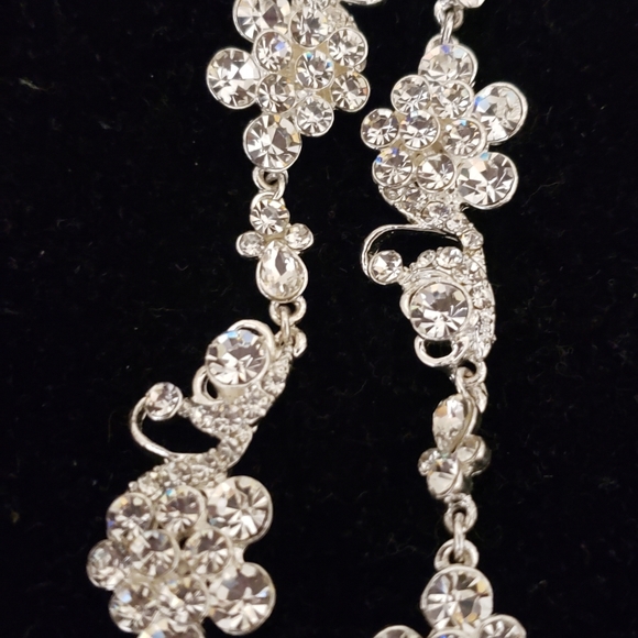 Headpiece - Picture 1 of 1